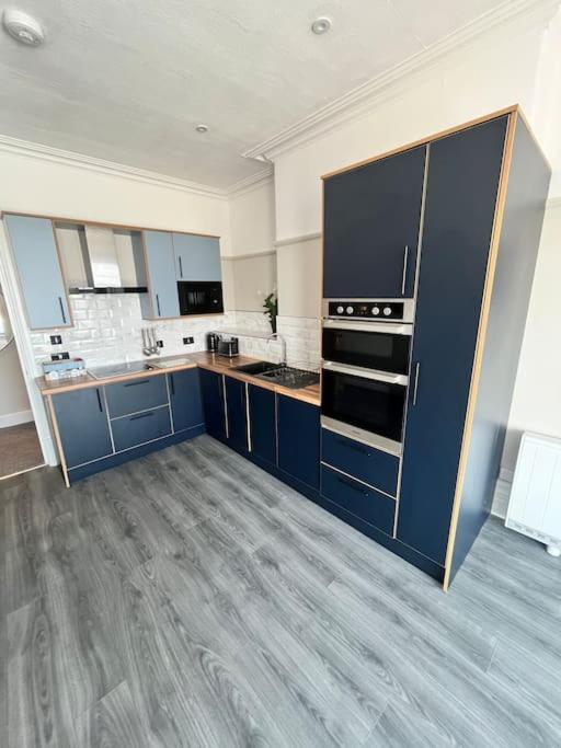 Stunning 2 Bedroom Ground Floor Sea View Apartment Rhôs-on-Sea Kültér fotó