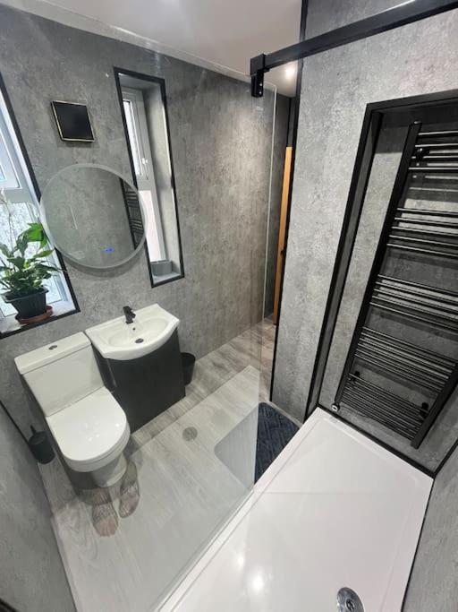 Stunning 2 Bedroom Ground Floor Sea View Apartment Rhôs-on-Sea Kültér fotó