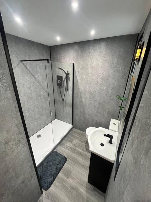 Stunning 2 Bedroom Ground Floor Sea View Apartment Rhôs-on-Sea Kültér fotó