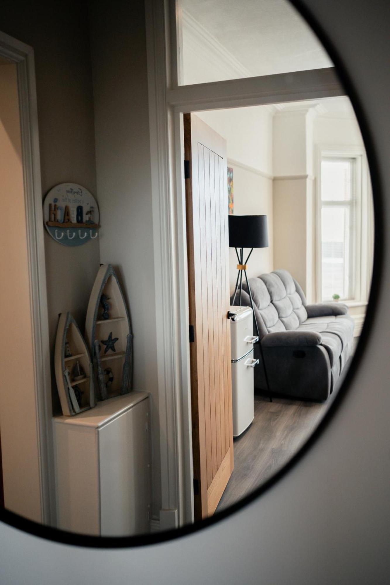 Stunning 2 Bedroom Ground Floor Sea View Apartment Rhôs-on-Sea Kültér fotó