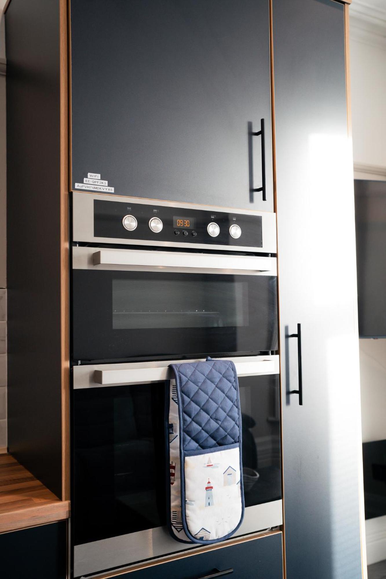 Stunning 2 Bedroom Ground Floor Sea View Apartment Rhôs-on-Sea Kültér fotó